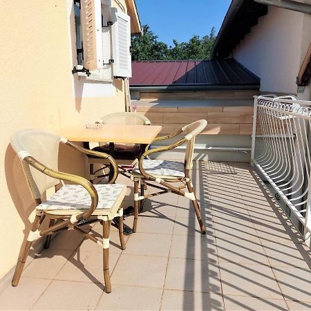 Amore House With Apartment Умаг Екстериор снимка