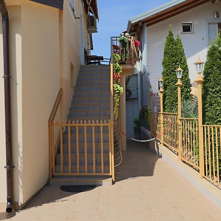 Amore House With Apartment Умаг Екстериор снимка
