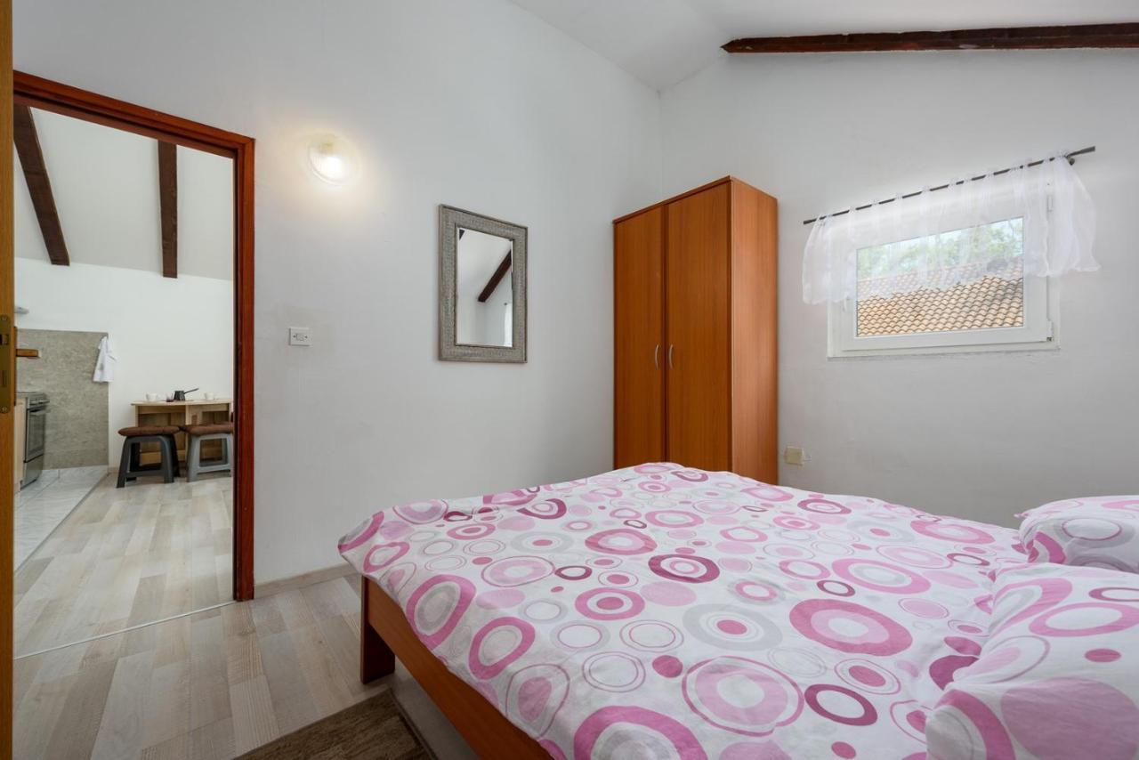Amore House With Apartment Умаг Екстериор снимка