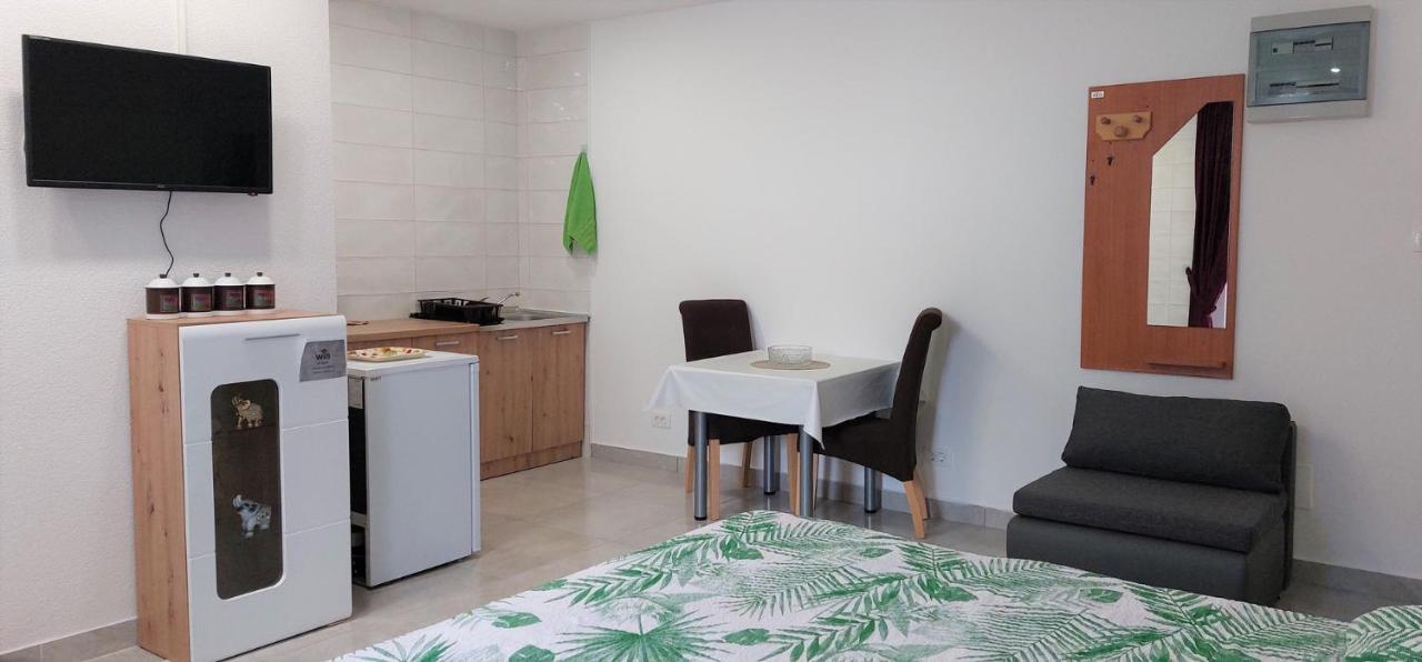 Amore House With Apartment Умаг Екстериор снимка
