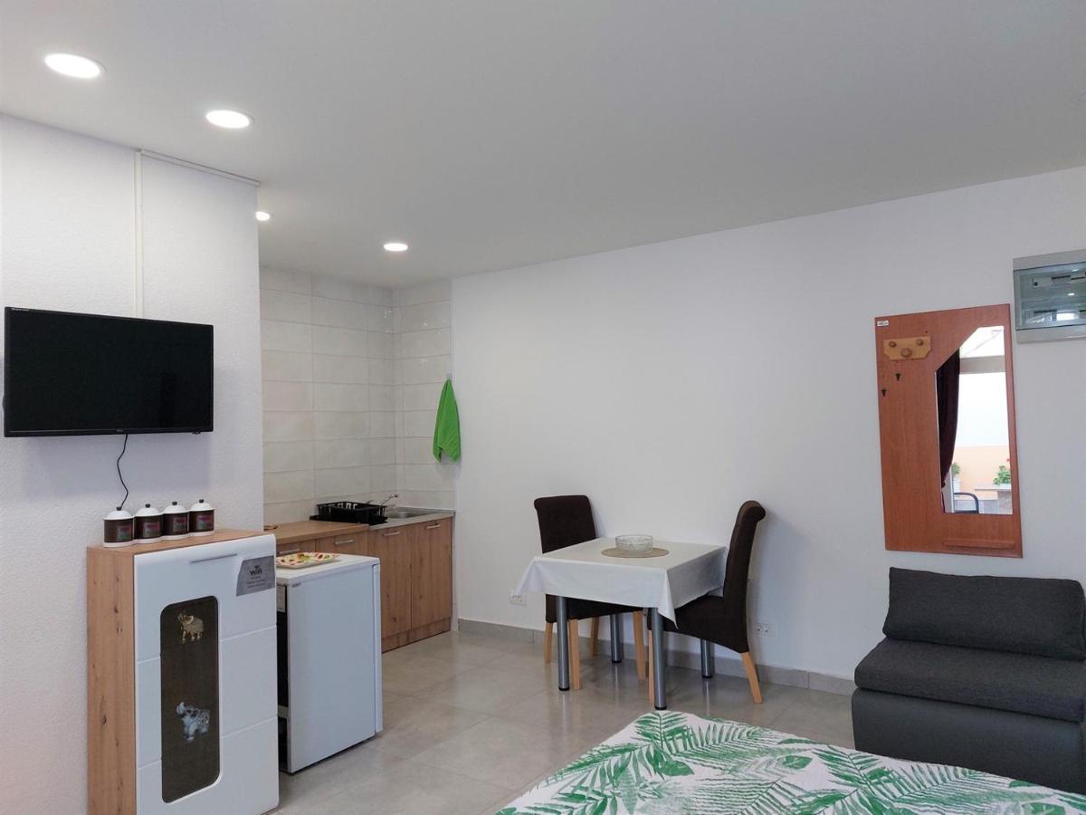 Amore House With Apartment Умаг Екстериор снимка