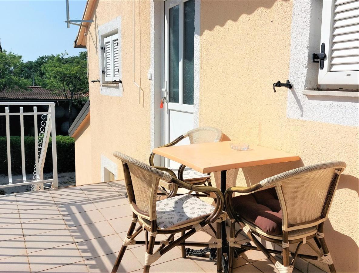 Amore House With Apartment Умаг Екстериор снимка