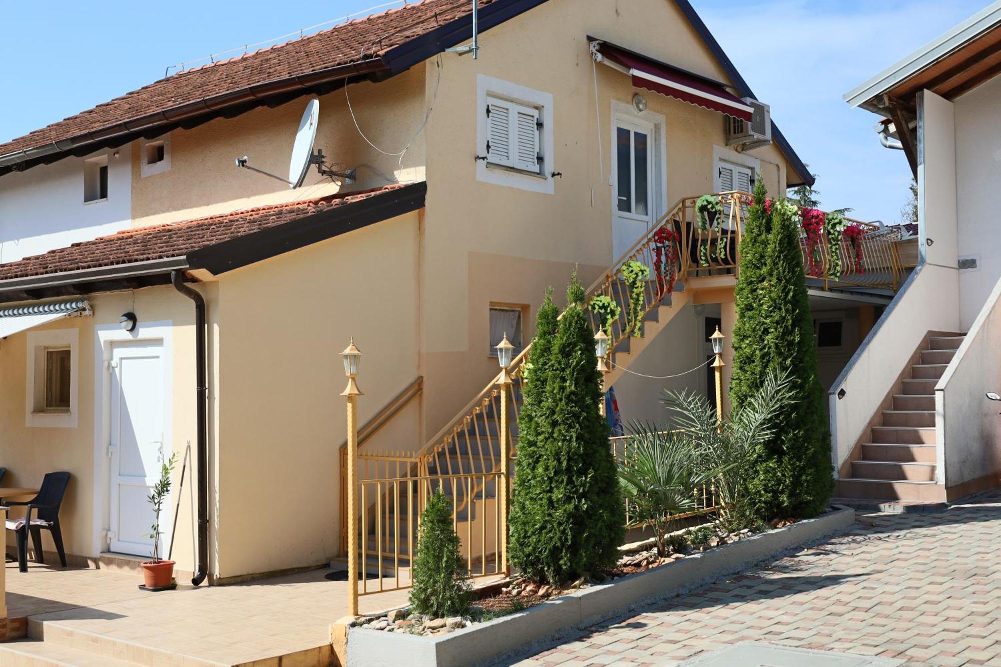 Amore House With Apartment Умаг Екстериор снимка